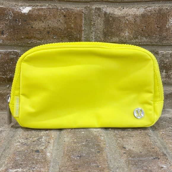 NWT Lululemon Everywhere Belt Bag In Daisy Glow - Picture 10 of 10